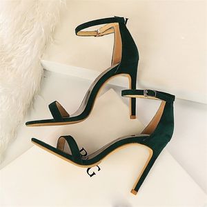 Femmes 10cm Talons Hauts Flock Stripper Sandales Femme Fétiche Strappy Rouge Chaussures Lady Valentine Vert Été Classique Sexy Pompes 220701