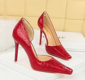Escarpins rouges à talons hauts de 10cm pour femmes, chaussures de bureau, Stiletto, de mariée, de mariée, à talons courts, Sexy, ajourées, chaussures de fête