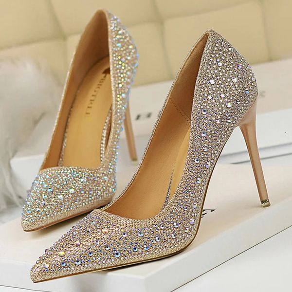 Femmes 10 cm Talons Hauts Stripper Bling Scarpins Pompes Lady Stiletto Mariage Fête De Mariée Fétiche Cristal Strass Or Chaussures De Bal 240102