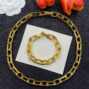 Vrouwen 18K Gold vergulde ketting Gepersonaliseerde dikke gouden roestvrijstalen ketting Glanzende vintage klassiek merk ketting Hollow eenvoudige sieraden