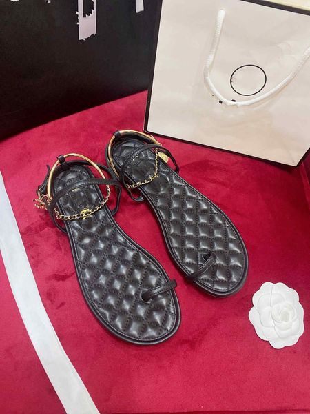 Mujeres 2022 Nueva plataforma de cadena de cuero falt tacones sandalias Primavera verano mostrar modelos diseño de marca con marca registrada zapatos casuales de calidad SUPERIOR
