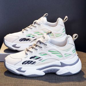 Femmes 2024 Spring de loisirs accrus pour papa Nouveau sport épais semelle petite taille femme 31 32 33 chaussures simples 900 s