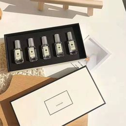 Vrouwen parfum set vijf stuk spray limited edition pak lang-laatste geur hoge kwaliteit prachtige keuze van de huidige snelle gratis levering