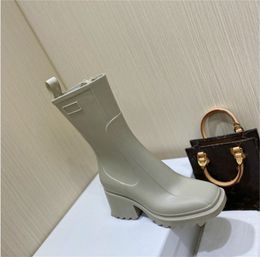 Bottines de pluie pour femmes, bottes Martin hautes, imperméables, avec fermeture éclair, tête carrée, chaussettes Mohair d'hiver en Pvc Betty