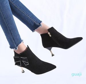 Botines de mujer Tacones altos medios Botas cortas Invierno Punta estrecha Tacones con punta Zapatos de otoño Resbalón en zapato negro