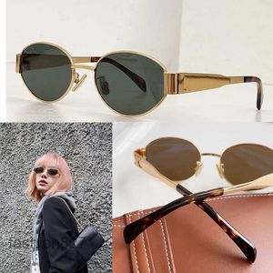 Gafas de sol con montura ovalada Arc de Triomphe para mujer CL40235 Marco de espejo de alambre dorado para mujer Lente verde Pata de espejo de metal Firma triple en las patillas