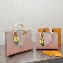 Vrouwen tas boodschappentassen grote capaciteit handtas patchwork bedrukte letters gradiënt kleur graan lederen interieur rits hoge kwaliteit