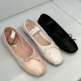 Vrouwen ballet platschoenen satijnen ballerina's sandaal roze bowknot ondiepe mond single schoen dames loafe mary jane flat schoenen professionele zomer casual dansschoenen