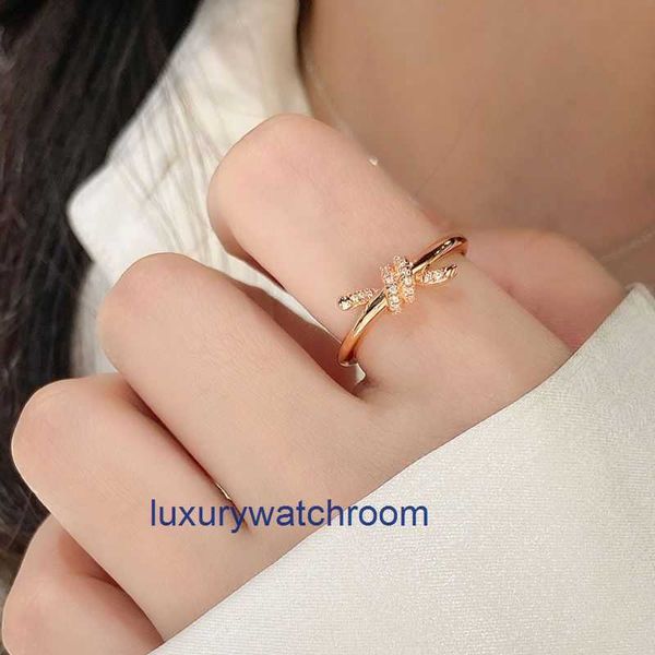 Groupe de femmes Tiifeany Ring Jewelry Nouvel emballage de nœuds pour les femmes luxe léger petit et populaire 18k rose or incrusté simple index