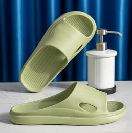 Femmes salle de bain Nouveau style HBP Men de caoutchouc pantoufles minimalistes maison intérieure antidérapante sandales en gros 222