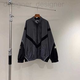 Women Beach Wear Designer Brand 2024 Zomer Nieuwe retro -serie Reflecterende zwarte en grijze blokkleur Zipperjas voor mannen 49W7