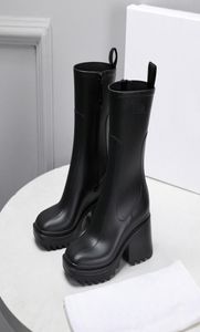 Femmes Betty Pvc Rain Boots Designer Half Boot Dames Dames Dress Chaussures Femme Flamingos 100 REAL Cuir Médaille Corte