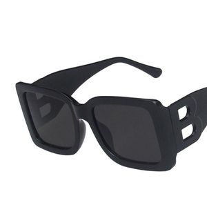 Femmes Big Frame Lunettes de soleil Square Square Femme surdimensionnée Black Style Shades Uv400 Sun Glasses 239T