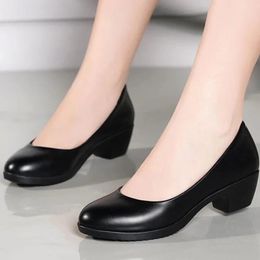 Mujeres tacones negros altos de primavera Autumn Fashion Heads Round Heeled Heeled Lightweight Office Single Zapatos Zapatos para Mujer 240514