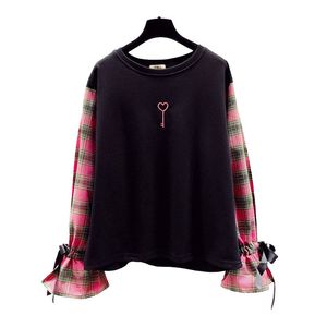 Femmes Noir Pull Sweatshrits Plaid Rose Broderie Clé À Lacets Ras Du Cou Patchwork Automne Sprint H0136 210514