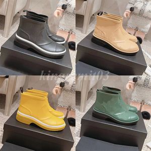 Botas de mujer Botas de lluvia de diseñador bota de goma negra Botas de lluvia impermeables de Pvc apariencia verde plataforma de pie blanco zapatos de agua suaves