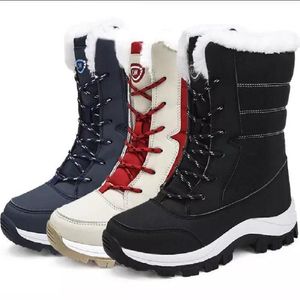 2023 Botas de mujer Nieve Invierno Negro Rojo Zapato de bota para mujer Mantener caliente Entrenadores de Navidad Zapatillas deportivas Tamaño 35-42 Q93M #