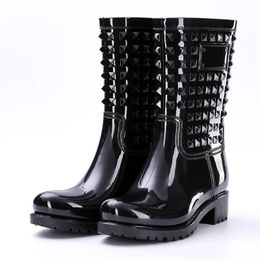 Dames Laarzen Lente Zomer Regenlaarzen Halfhoge Damesschoenen Grote maat Antislip Waterdicht Damesschoenen Klinknagel PVC Regenlaarzen 231228