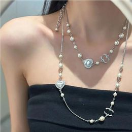 Chaîne de Boutique pour femmes, marque de perles et strass, cadeau pour femmes, nouveau collier avec pendentif en forme de cœur avec boîte, bijoux de haute qualité