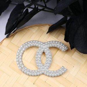 Femmes marque concepteur Double lettre broches diamant cristal métal broche costume Laple Pin mode bijoux accessoires