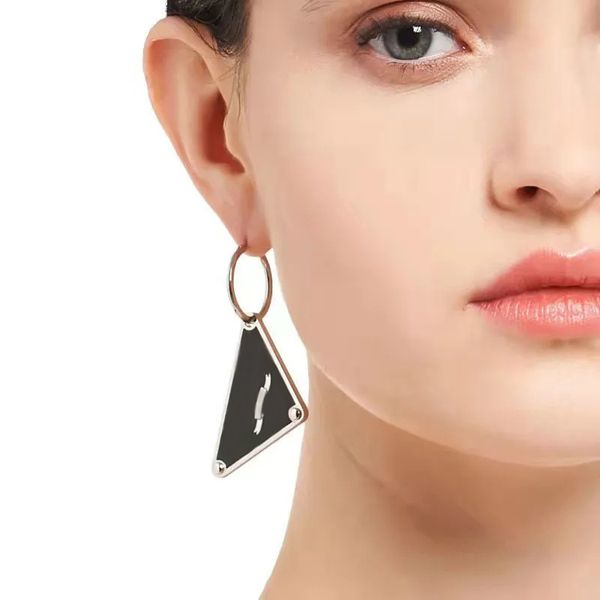 Marque de luxe boucles d'oreilles breloques créateur de mode boucles d'oreilles Triangle lettre boucles d'oreilles pour femmes dames accessoires de fête de mariage