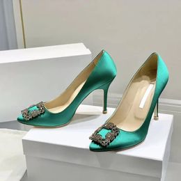 Chaussures de chaussures de marque de marque de luxe de luxe verte jaune élégant sandales de soirée Hangisi Pumpe en satin embellie Ladys de mariage Taille 35-43 5384