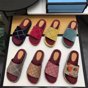 Dames Canvas Lederen Sandal Slides Top Kwaliteit Designer Schoenen Doek Voering Comfortabel Mode Platform Slipper 6 Kleuren Beach Sandals