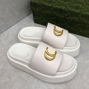 Femmes Casual sandale Chaussures Mode classique simple avec lettre en métal marque Plateformes de créateurs Confort mode charme sandales pantoufle