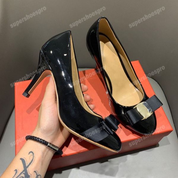 Chaussures décontractées pour femmes Chaussure en cuir pour femme Dame à talons hauts Caoutchouc de qualité supérieure Semelle souple Mode Couleur Patchwork Cuir verni Nude Respirant Escarpins à bout rond