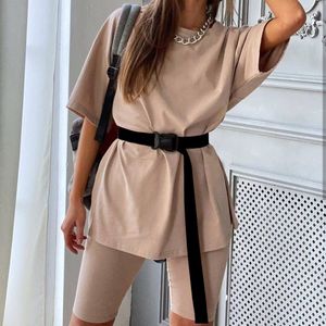 Vrouwen Casual Two Pieses Set O-hals Tee Shirt met broek Vrouwelijke zomer inclusief riem Solid Color Home Losse Sport Mode 210416