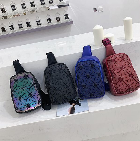 Sac de poitrine géométrique en losange pour femmes, sac de poitrine lumineux, sac messager hologramme, sacs de poitrine à la mode