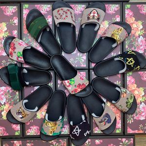 Mujeres Clásico Daway Slide Slipper Designer Plano Bordado Algodón Cuero Superior Suela Impresa Sandalias Planas Flip Flops Playa Slipper