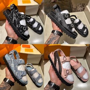 Nieuwe designer sandalen Men vrouwen lederen muildieren coole stijlvolle glijbanen aangepaste gespen riem zomer slippers met doos maat 35-45