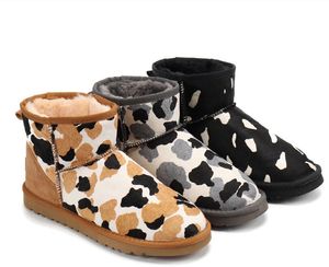 Vrouwen koe print ultra mini sneeuwschoenen slipper u winter nieuwe populaire enkel schapenvacht bont pluche houd warme laarzen met kaartstoftas mooie geschenken