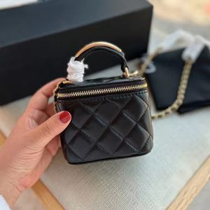 Bolsos cruzados para mujer con asa de metal 2023 Nuevo diseñador clásico Mini caja portátil Bolsa de lápiz labial cosmético Estuche de tocador de piel de oveja Bolsos Totes con espejo