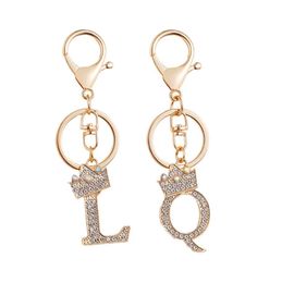Vrouwen kristal kroon alfabet hanger met sleutelring goud kleur a-z 26 letters sleutelhanger voor vrouwelijke portemonnee handtassen charmes accessoires