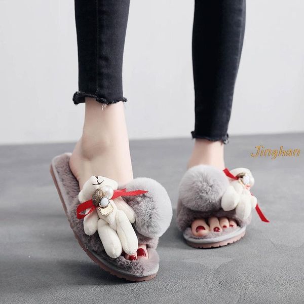 Zapatillas con bolas de pelo de oso bonito para mujer, zapatos planos a la moda de invierno para el hogar, calzado cómodo suave y cálido para interiores