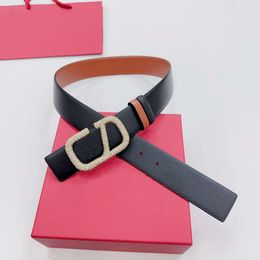 Femmes de concepteur Classic Classic Plein de mélans de forage en métal de la peau de peau des deux côtés BELTS MEN LUXE BELTSS 19 Couleurs Largeur 4,0 cm Taille 90-125 Contrôle de mode décontracté