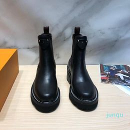 Femmes Designer Bottes Martin Desert Boot Flamingos Love Arrow Véritable Cuir Cowskin Médaille Grossier Antidérapant Chaussures D'hiver Taille 35-41