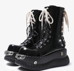 Damen-Designerstiefel, Nieten, Metalldekoration, Punk-Martin-Stiefel, echtes Leder, Schnürung, flacher Absatz, Damen-Plateau, Motorradstiefel, Mid-Barrel-Stiefel