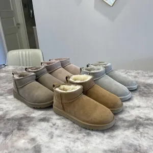 Bottes de créateurs pour femmes, chaussures de neige, triple chaussure d'hiver, noir, bleu marine, nœud rose, cheville, bottines Bailey, fourrure kaki sur le cuir