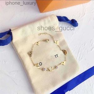 Damesontwerper Bracbandketen Luxe armband Gold vergulde mode Trendy Pulsera Lock Flower Letter Hanger Diamant Cjeweler Love Charms armbanden