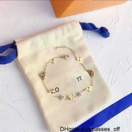 Femmes designer bracelet chaîne de luxe plaqué or mode à la mode pulsera serrure fleur lettre pendentif diamant cjeweler amour charmes bracelets QTJ3