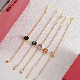 Vrouwenontwerper Bracelet Kleurrijke diamanten sieraden voor herenjuwelen Goudketen Armbanden Mode Letter v Bangle Luxe juwelen Box