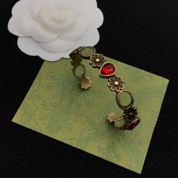 Vrouwenontwerper Bracelet Flower Bangles G Brand Luxe Red Gemstone Open Love Bracables G Pendant Crysatl Polsatl Polsband Joodlry Accessoires