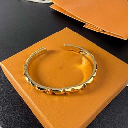 Bracelet de créateur pour femmes Bracelets de sculpture de lettres 18 carats Rose Gold Silver Bracelets Fritillary Sling Chain Bracelets Ornements 20 styles Accessoires en gros