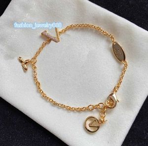 Pulsera de diseño femenino Pulsera de lujo con dijes de diamantes Moda de moda letra v Colgante de joyería de oro envío gratis