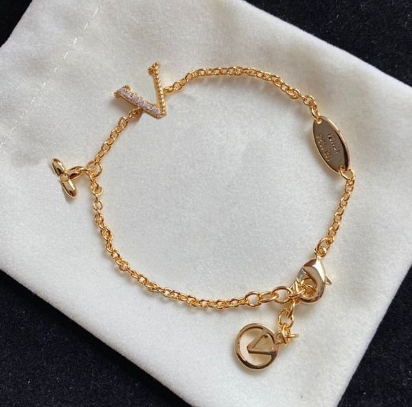 Pulsera de diseñador para mujer, pulsera con dijes de diamantes de lujo, colgante de letra v a la moda, accesorios de joyería de oro 2024