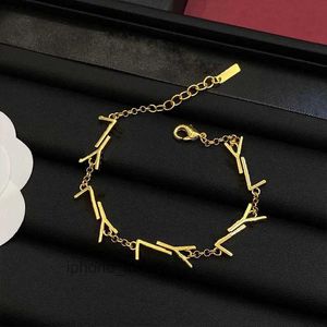 Bracelets de créateurs de femmes cinq bracelets de luxe pendants simples couples de laiton bijoux de mode unisexe bracelets de chaîne élégante