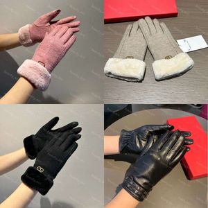 Femmes designer gant gant gant rose gants de haute qualité dames hiver en cuir matériel féminins mitten avec bac swicl accessoires CSD2310125 s s